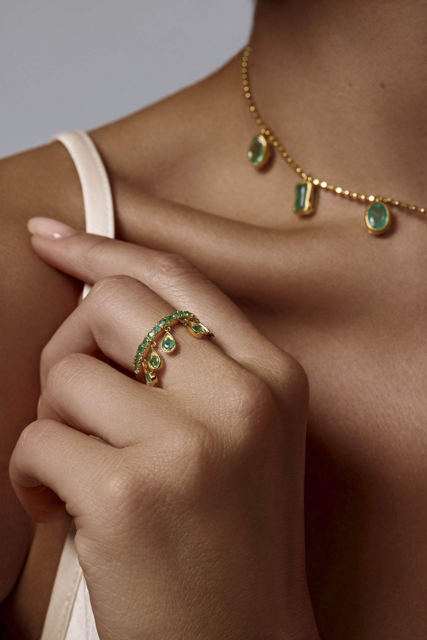 Dancing Emerald Drop Ring