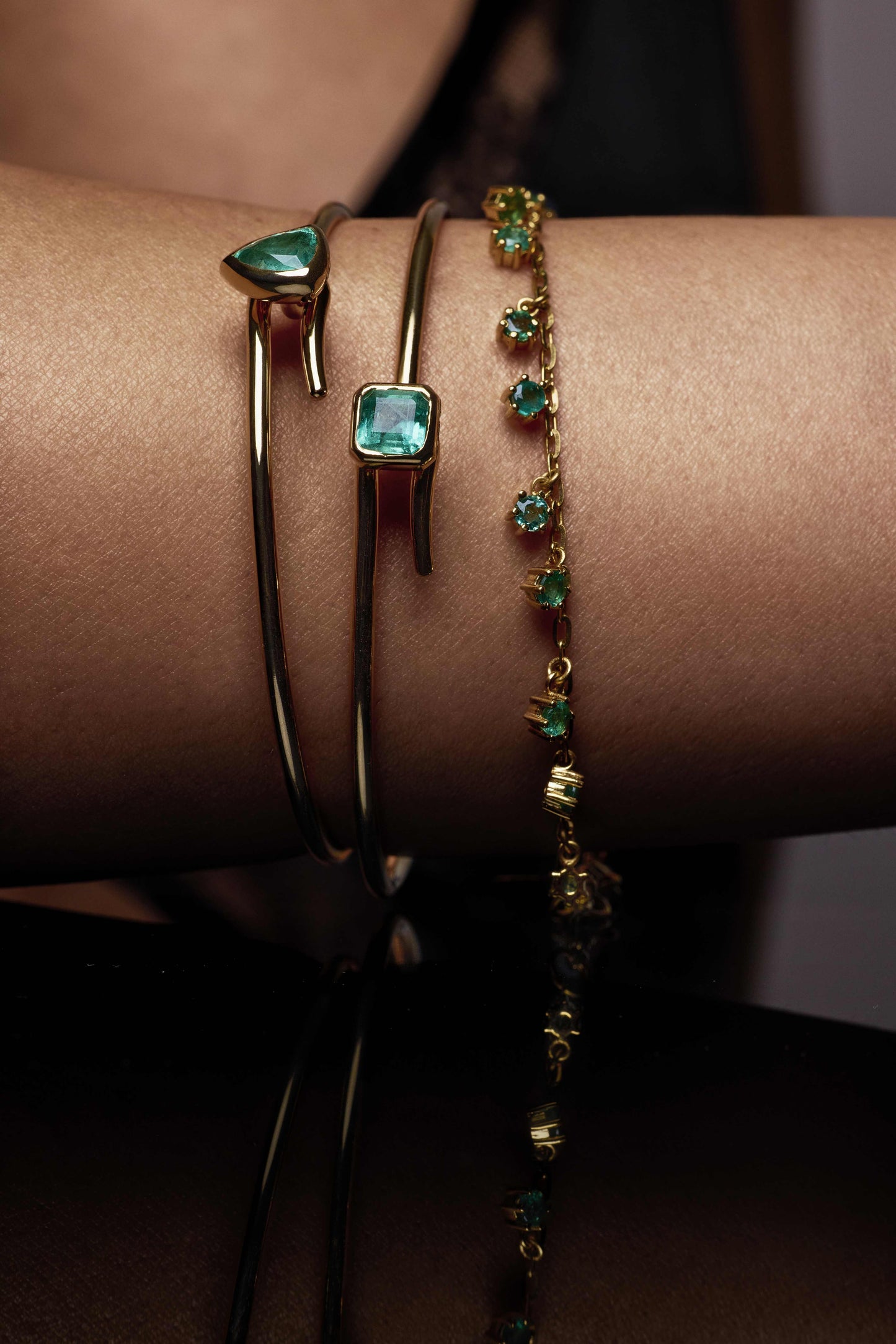 The JJ Knot Pear Emerald Bangle